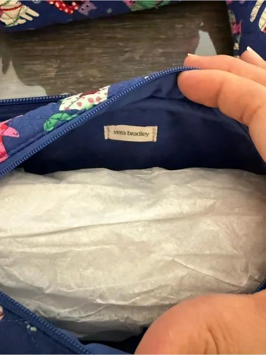 NWT Vera Bradley Quilted Catnip Christmas Print Cosmetic Bag Set of 4 - Picture 5 of 11